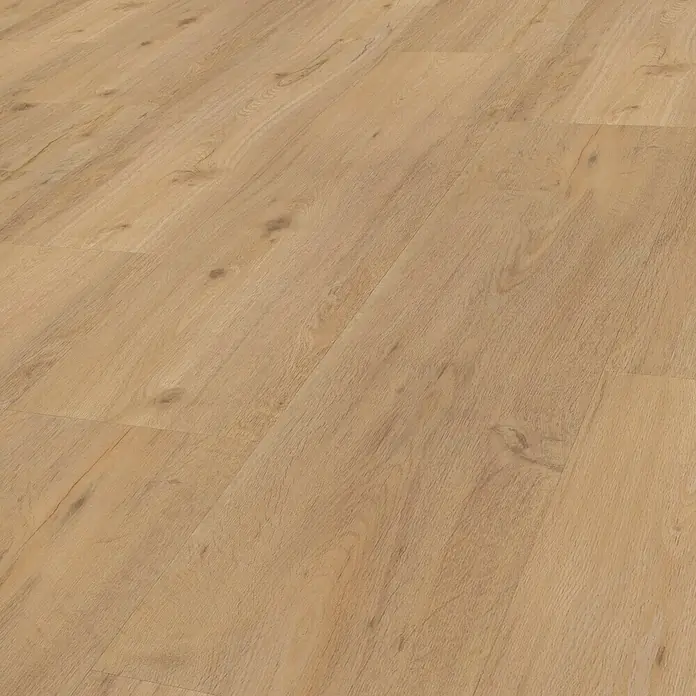 Parador Vinylbodenmuster Classic 2030 Eiche geschliffen Holzstruktur - 200 x 216 x 9,6 mm, Landhausdiele - Ansicht eines hellen Laminatbodens, der eine warme, natürliche Holzoptik mit subtilen Maserungen und Farbvariationen bietet.