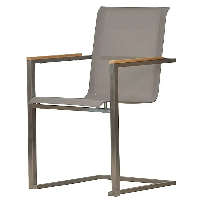 Kai Wiechmann Gartenstuhl - Stapelbar, Silber, B x T x H: 56 x 60 x 88 cm - Moderner Armlehnstuhl mit Holzarmlehnen und einem grauen, atmungsaktiven Stoff, ideal für den Garten oder die Terrasse.