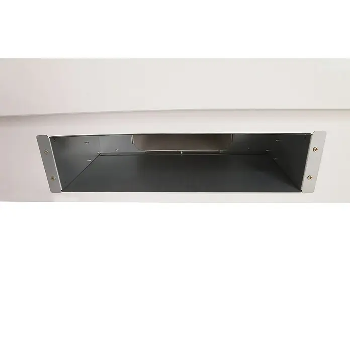 Respekta Abluftschacht - L x B x H: 60 x 22,5 x 85 cm, Weiß/Silber - Eine graue Metallablage mit silbernen Halterungen ist an einer weißen Wand montiert und bietet praktischen Stauraum.
