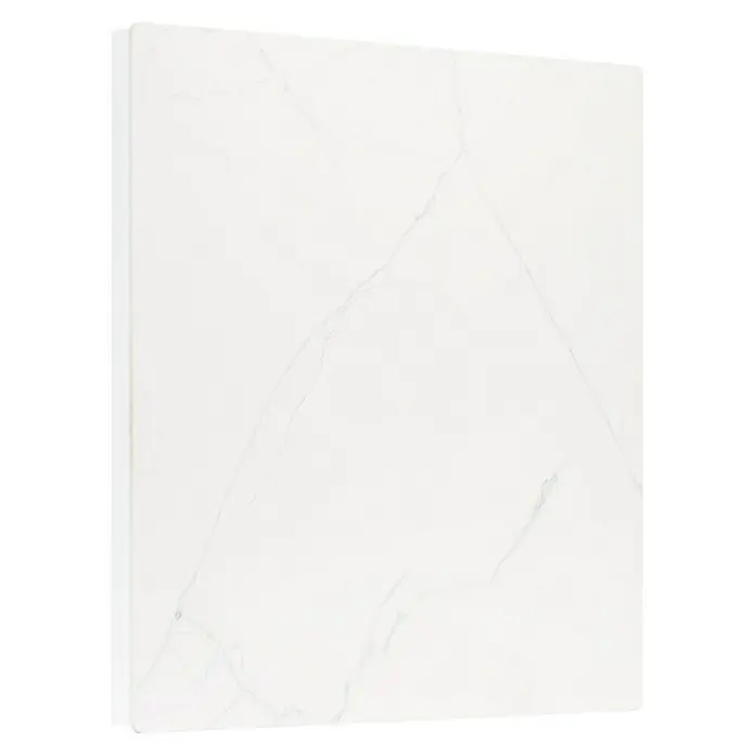 Purline Emisor térmico Marbly A500 - 500 W, Blanco, 7 x 60 x 60 cm - Aquí hay una baldosa de mármol blanco con sutiles vetas grises, ideal para diseños de interiores modernos y elegantes.