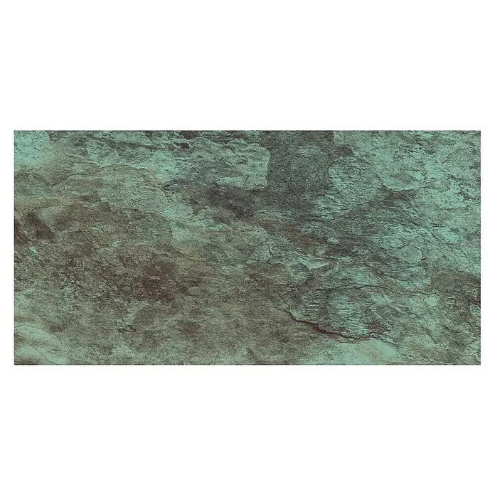 Decocer by Cinca Feinsteinzeugfliese Splash - 30 x 60 cm, Grün, Matt - Nahaufnahme einer grünen Schieferfliese mit rauer Textur, ideal für moderne Boden- oder Wandgestaltung.