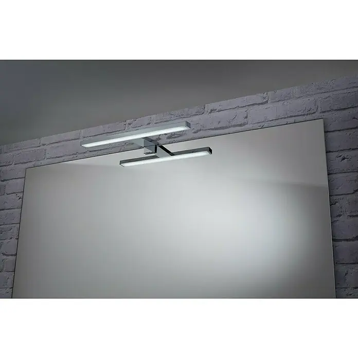 Fackelmann LED-Aufsatzleuchte - 5,6 W, B x L: 12,5 x 30,2 cm, Kaltweiß, Chrom - Moderne Badezimmerlampe mit zwei LED-Leuchten über einem Spiegel, die ein helles, gleichmäßiges Licht für die tägliche Pflege bietet.