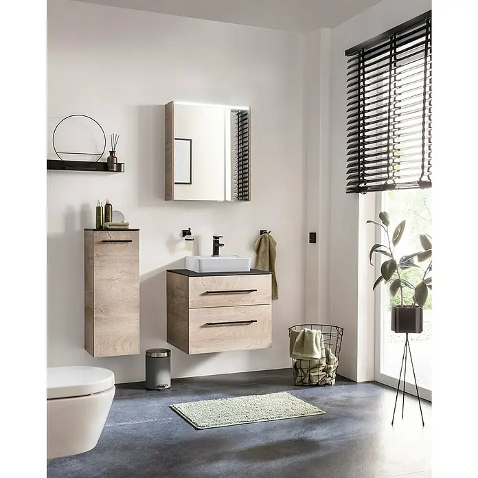 Fackelmann Aufsatzwaschbecken VAIDA - B x L: 41 x 41 cm, Keramik, Hahnloch: Mitte, Mit Überlauf, Weiß - Modernes Badezimmer-Interieur mit Waschtischunterschrank, Spiegelschrank und Pflanze, die eine stilvolle und funktionale Raumatmosphäre schaffen.