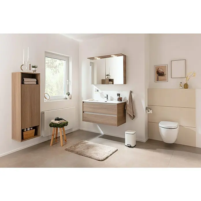 Fackelmann Vita Einbauwaschbecken - 101 x 46,5 cm, Hahnloch: Mitte, Mit Überlauf, Weiß - Badezimmer mit Waschtischunterschrank, Spiegelschrank und WC. Der Raum ist hell und freundlich gestaltet.
