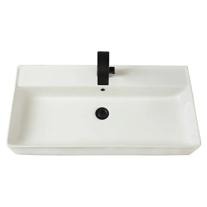 Fackelmann Aufsatzwaschbecken VAIDA - B x L: 81 x 41 cm, Keramik, Hahnloch: Mitte, Mit Überlauf, Weiß - Keramikwaschbecken mit einem schlichten, schwarzen Wasserhahn und Abflussstopfen, das moderne Bad-Ästhetik verkörpert.
