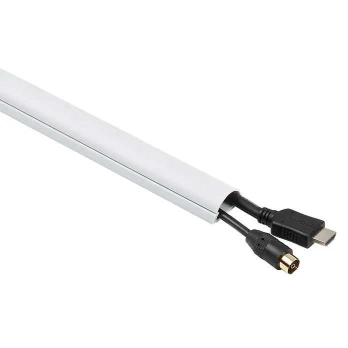 D-Line Kabelkanal Halbrund - 1 m, 30 x 15 mm, Weiß - Ein weißer Kabelkanal beherbergt ein HDMI-Kabel und ein Antennenkabel, die für saubere und organisierte Verbindungen sorgen.