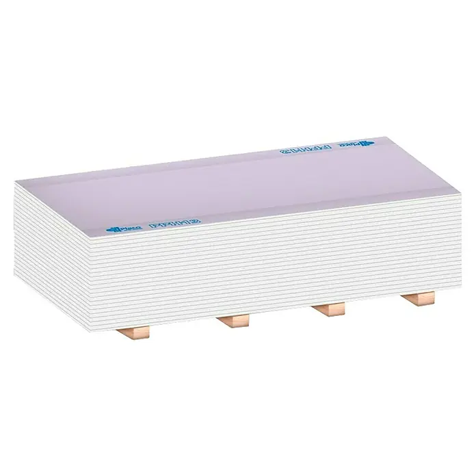 Placo Saint-Gobain Placa de yeso laminado PPF 15 - 2,5 m x 1,2 m x 15 mm - Pila de placas de yeso Placo sobre soportes de madera, ideal para acabados interiores y proyectos de pladur. Perfecto para paredes y techos lisos.