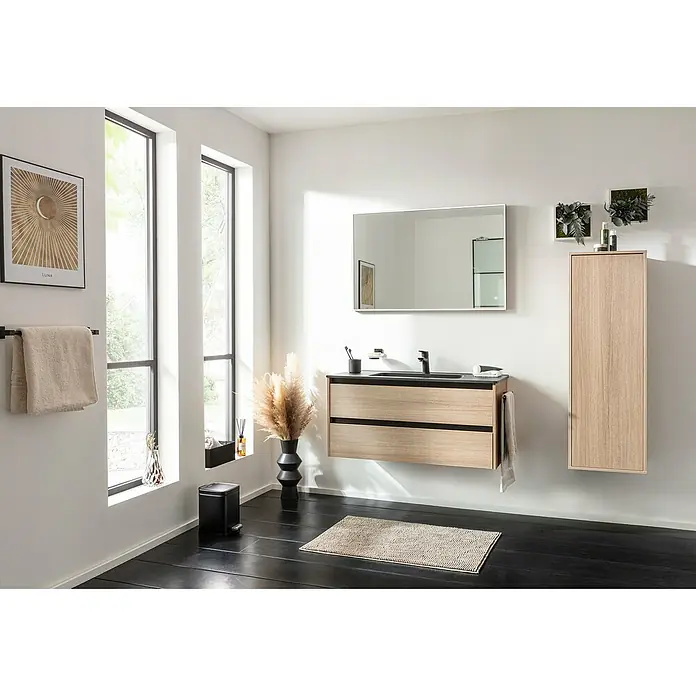 Fackelmann Vita Midischrank - B x T x H: 40,2 x 32 x 125,7 cm, Summer Oak, DIN Anschlag: Rechts - Elegantes Badezimmer-Interieur mit modernem Waschtischunterschrank, Spiegel und stilvollem Schrankelement, ergänzt durch dekorative Details.