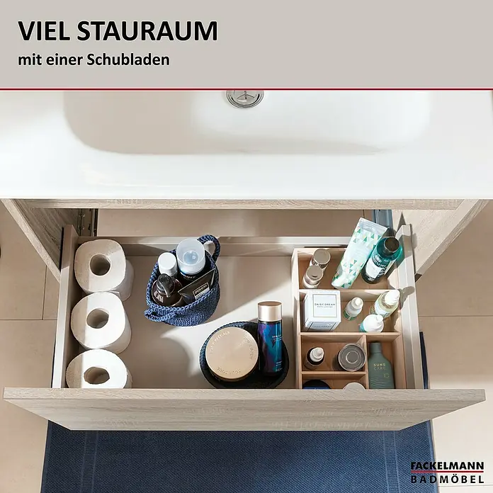 Fackelmann Compact Line Badmöbel-Set - Gesamtbreite Badmöbel: 71 cm, Sonoma Eiche, Matt, Anzahl Schubladen: 1 Stk. - Bild eines offenen Badezimmerschranks mit Schublade, gefüllt mit Toilettenpapier und diversen Badezimmerartikeln. Viel Stauraum im Bad!