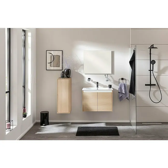Fackelmann Compact Line Badmöbel-Set - Gesamtbreite Badmöbel: 71 cm, Lindberg-Eiche-Optik, Matt - Modernes Badezimmer mit Waschtischunterschrank in Holzoptik, Spiegelschrank und Dusche mit schwarzer Armatur für stilvolles Ambiente.