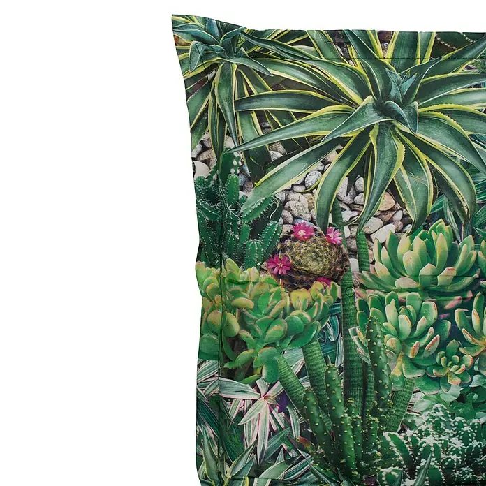beo Gartenmöbel-Auflage Tegernsee - Liegenauflage, L x B x H: 191 x 58 x 8 cm, Baumwolle, Polyester, Grün - Eine Nahaufnahme eines Pflanzenbildes mit einer Vielzahl von Sukkulenten, Kakteen und Agaven, die ein lebendiges und strukturiertes Arrangement bilden.