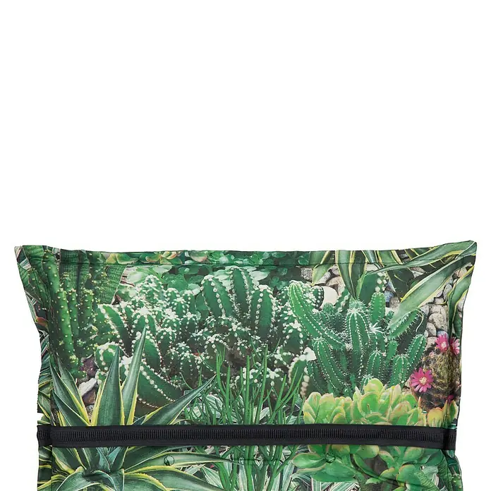 beo Gartenmöbel-Auflage Tegernsee - Liegenauflage, L x B x H: 191 x 58 x 8 cm, Baumwolle, Polyester, Grün - Nahaufnahme eines Artikels mit Kaktusmuster, das eine Vielfalt von Sukkulenten und Kakteen in üppigem Grün zeigt.