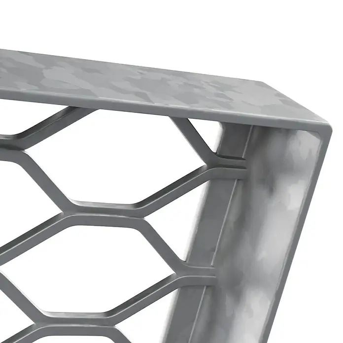 Durchwurfsieb - 100 x 60 cm - Detailansicht eines grau getönten, wabenförmigen Metallgrills, der eine moderne und robuste Ästhetik für Fahrzeuge oder andere Anwendungen bietet.