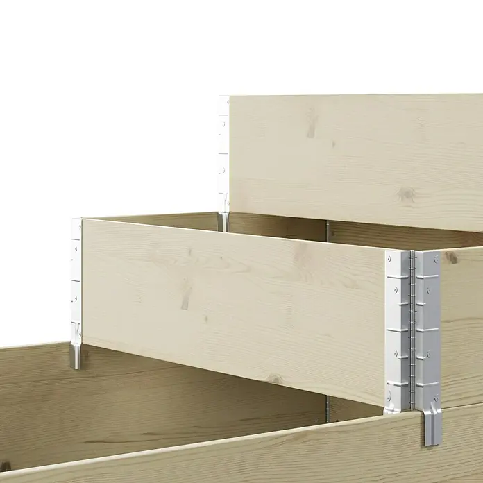 Upyard Hochbeet 3 Ebenen - 120 x 80 x 58,5 cm, Holz, Natur, Fassungsvermögen: 302,4 l - Detailansicht eines mehrstufigen Hochbeets aus hellem Holz mit stabilen, silbernen Eckverbindungen für den Garten.