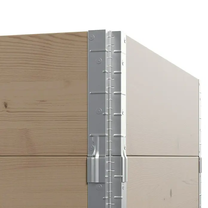 Upyard Hochbeet 3 Ebenen - 120 x 80 x 58,5 cm, Holz, Braun, Fassungsvermögen: 302,4 l - Detailaufnahme eines Holzelements, das mit einem stabilen, grauen Metallverbinder verstärkt ist, um die Stabilität und Haltbarkeit der Konstruktion zu gewährleisten.