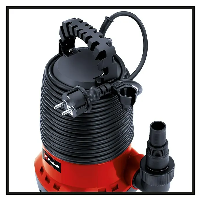 Einhell Schmutzwasserpumpe GC-DP 7835 - 780 W, Max. Fördermenge: 15.700 l/h, Eintauchtiefe: 7 m - Eine rote Einhell Schmutzwasserpumpe mit gewickeltem Kabel, Tragegriff und Stecker.