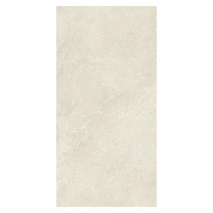 Vinylbodenmuster Rigid Fliese Palma - 297 x 180 x 5,5 mm, Steinoptik - Nahaufnahme einer beigen Keramikfliese mit subtilen Marmoreffekten. Ideal für moderne Boden- und Wandgestaltungen.
