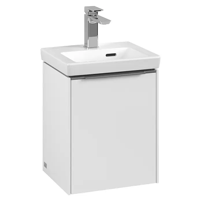 Villeroy & Boch Subway 3.0 Waschbeckenunterschrank - Pure White, Anzahl Türen: 1 Stk., Farbe Griff: Aluminium glänzend, B x T x H: 35,1 x 30,9 x 42,9 cm, DIN Anschlag: Rechts - Das Bild zeigt ein modernes, weißes Waschbecken mit Unterschrank und einer eleganten Chromarmatur. Die schlichte Gestaltung passt in jedes Badezimmer.