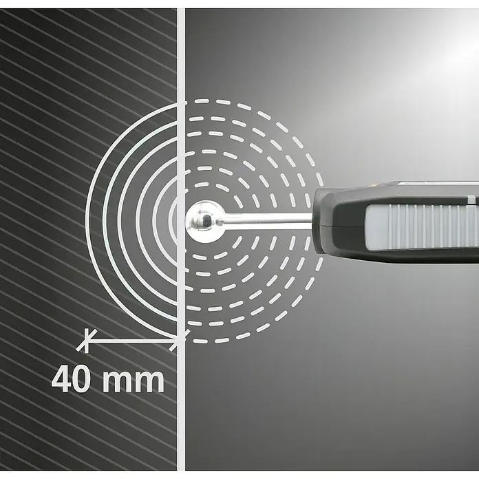 Laserliner Feuchtigkeitsmessgerät - Mit Batterien - Das Bild zeigt schematisch ein Messgerät, das mit einem Sensor an einer Oberfläche anliegt, um Messungen vorzunehmen. Die Darstellung umfasst 40 mm.