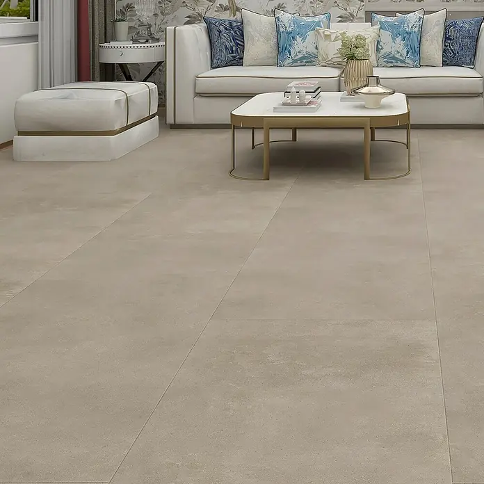 Vinylbodenmuster Rigid Fliese Marbella - 297 x 180 x 5,5 mm, Steinoptik - Einladendes Wohnzimmer mit beigem Bodenbelag, der eine warme und moderne Atmosphäre schafft. Ideal für stilvolles Wohnen.