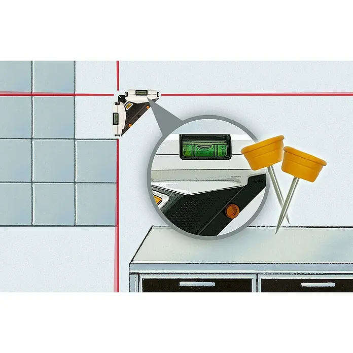 Laserliner Linienlaser Supersquare 4 - Max. Arbeitsbereich: 15 m, Winkel Laserlinien: 90 ° - Das Bild zeigt eine Nahaufnahme eines kleinen, dreieckigen Laser-Wasserwaagen-Werkzeugs, das an einer Ecke befestigt ist, um präzise Messungen zu gewährleisten.