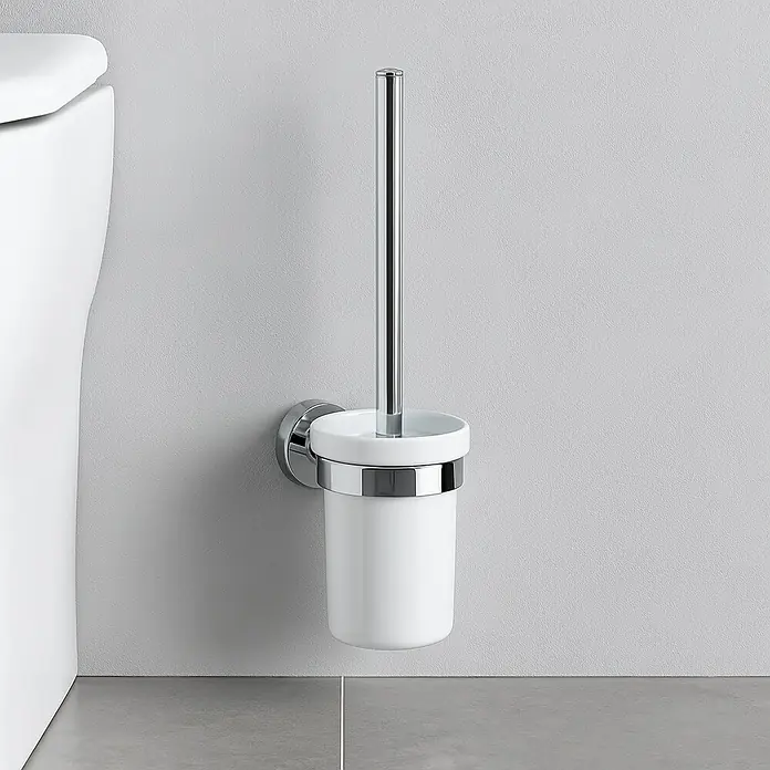 Bath Stage B-Good Escobillero - Latón, Brillante - Portarrollos de escobilla de baño de pared con recipiente blanco y detalles cromados para un baño elegante.