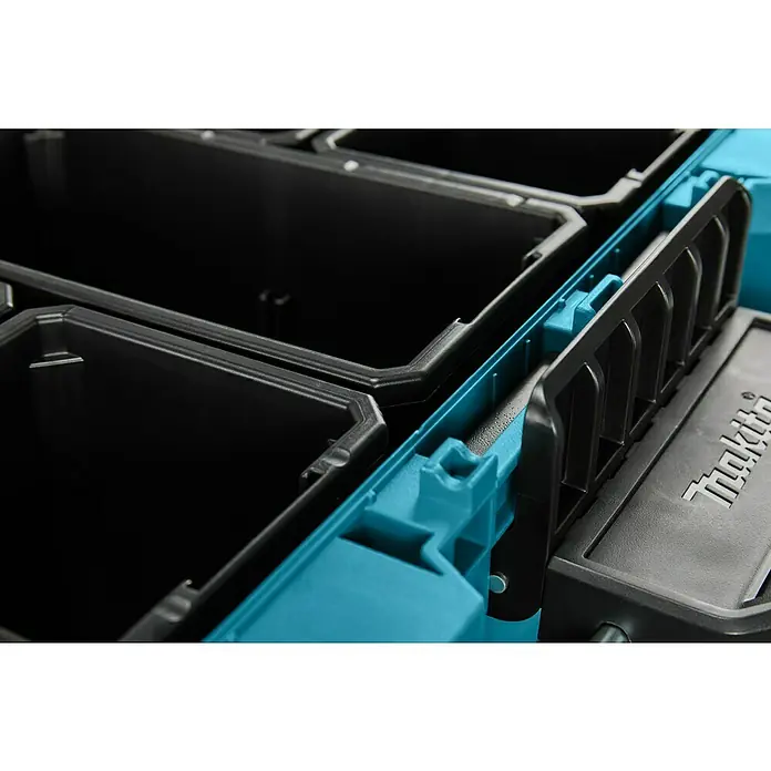 Makita Organizer Maktrak M - L x B x H: 56,2 x 38,7 x 16,2 cm, Anzahl Fächer: 11 Stk. - Nahaufnahme eines Makita Werkzeugkoffers in Türkis und Schwarz, der robuste Bauweise und praktische Aufbewahrungslösungen zeigt.