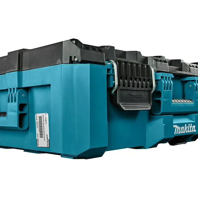 Makita Werkzeugkasten Maktrak L - Kunststoff, L x B x H: 80,2 x 56,5 x 25,2 cm - Nahaufnahme eines Makita Werkzeugkoffers, blaugrün mit schwarzem Verschluss und Makita-Logo. Ideal für Profis und Heimwerker.