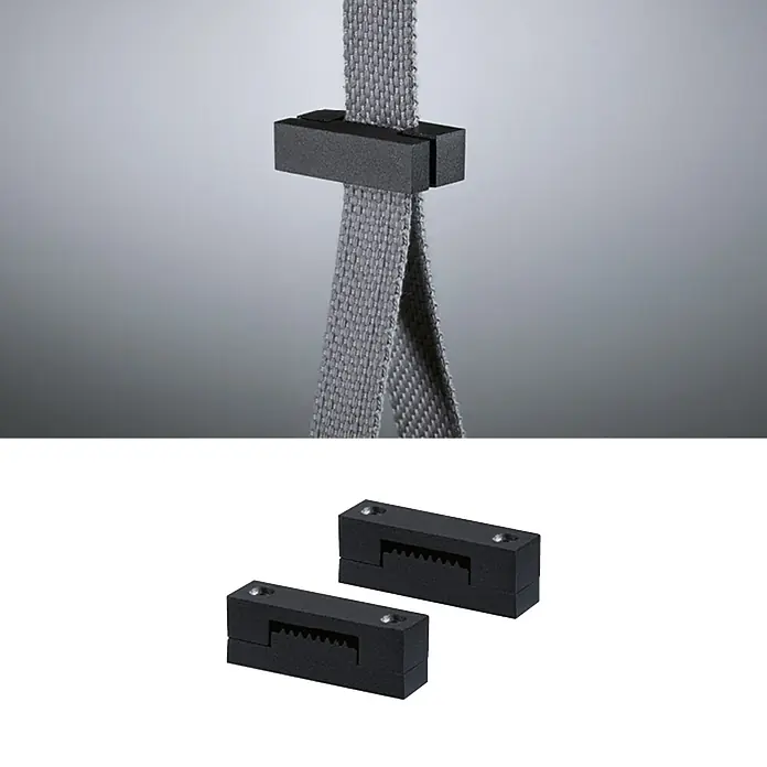 Paulmann ULine Erweiterungs-Set Gurt Klemme - L x H: 1,5 x 1,8 cm, Schwarz, Gesamtstückzahl: 2 Stk. - Nahaufnahme von zwei schwarzen Gurthalter-Clips, die verwendet werden, um Gurte sicher zu befestigen.