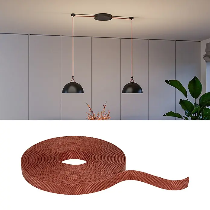 Paulmann ULine Gurtsystem - Länge: 10 m, Terracotta - Das Bild zeigt ein braunes Gewebeband. Es ist aufgerollt und liegt auf einer weißen Oberfläche. Es könnte ein nützliches Material für DIY-Projekte sein.