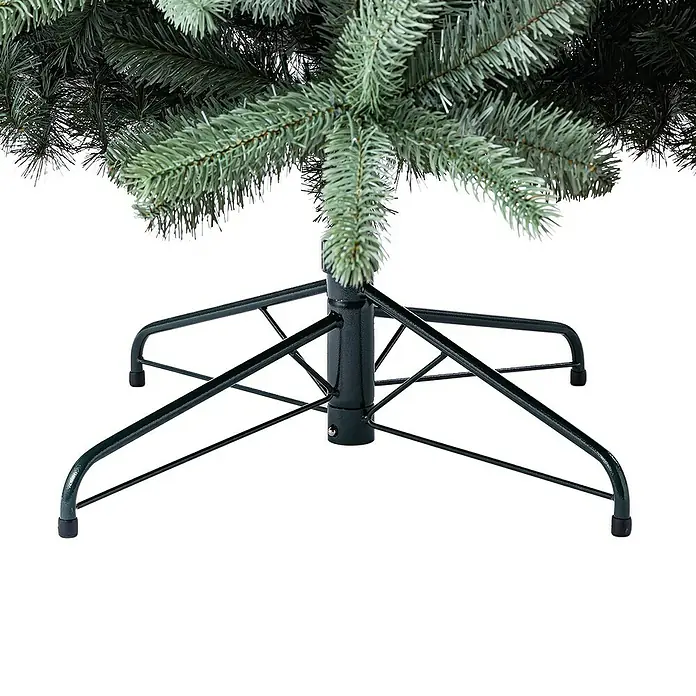 50 NRTH Künstlicher Weihnachtsbaum Vermont - Höhe: 210 cm, Grün, Standfuß - Nahaufnahme des Metallfußes eines Weihnachtsbaums, der Stabilität und Haltbarkeit bietet. Die schlichte, aber robuste Konstruktion sorgt für einen sicheren Stand.