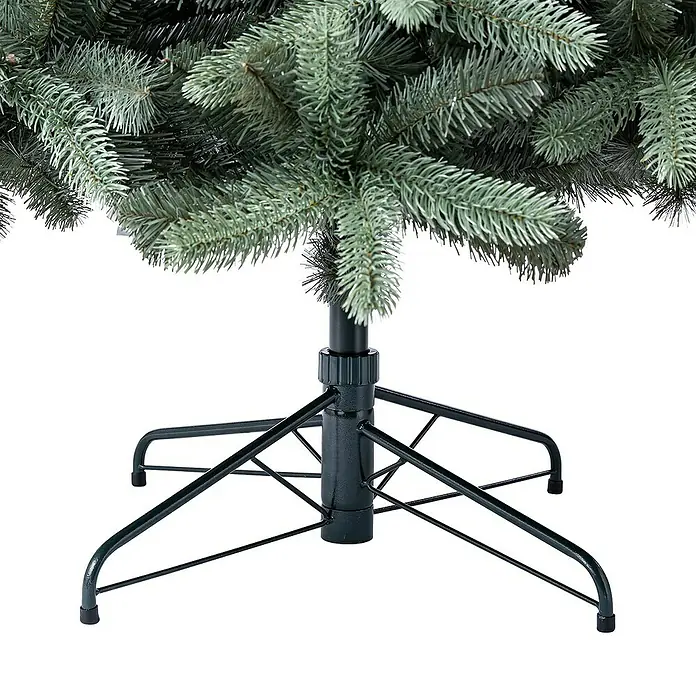 50 NRTH Künstlicher Weihnachtsbaum Vermont - Höhe: 240 cm, Grün, Standfuß - Nahaufnahme eines künstlichen Weihnachtsbaums, der auf einem stabilen, dunklen Metallständer mit vier Beinen steht.