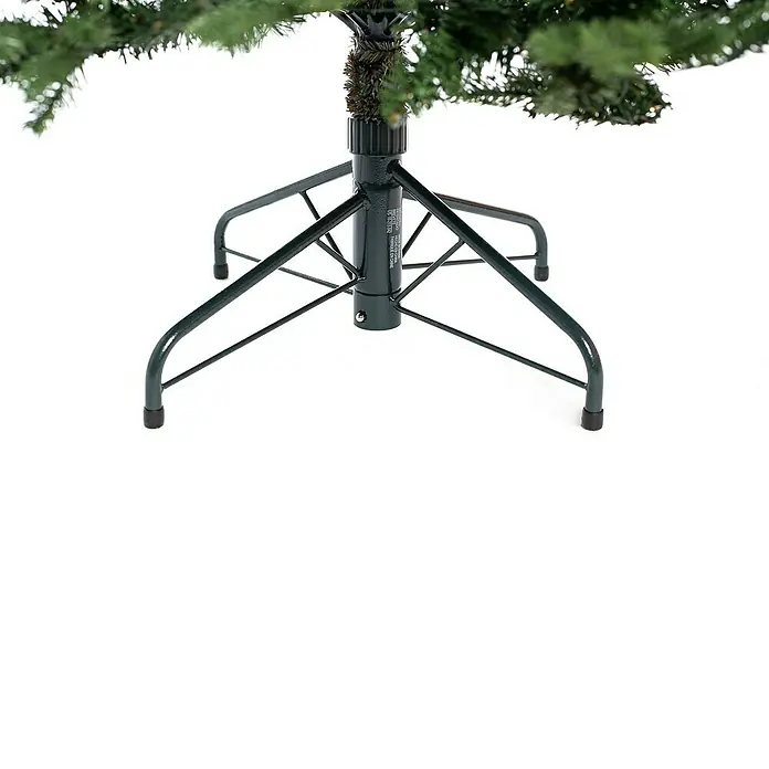 50 NRTH Künstlicher Weihnachtsbaum Sherwood - Höhe: 150 cm, Grün, LED-Beleuchtung - Nahaufnahme des stabilen, grünen Metallfußes eines künstlichen Weihnachtsbaums, der für festlichen Halt sorgt.