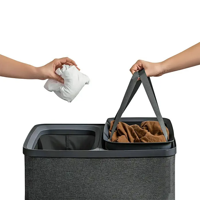 Store It Premium Wäschesammler Ava - 67 x 56 x 40 cm, Schwarz - Ein grauer Wäschekorb mit zwei Fächern, eines mit weißer Wäsche und eines mit brauner Wäsche, für eine einfache Sortierung.
