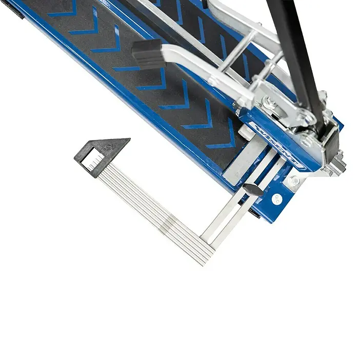Wisent Handfliesenschneider RC 1200 - Max. Schnittlänge: 1.200 mm, Max. Fliesenstärke: 12 mm - Bild einer Fliesenschneidemaschine, einem Werkzeug zum präzisen Schneiden von Fliesen, in Blau und Silber.