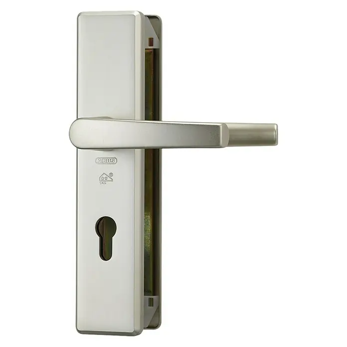 Abus Schutzbeschlag KLT512Wohnungsabschlusstür, Neusilber, Drücker beidseitig, Stärke Tür: 37 mm - 47 mm - Nahaufnahme eines ABUS Türgriffs mit Schlossöffnung, ideal für erhöhte Sicherheit im Haus. Hochwertige Verarbeitung und robustes Design.
