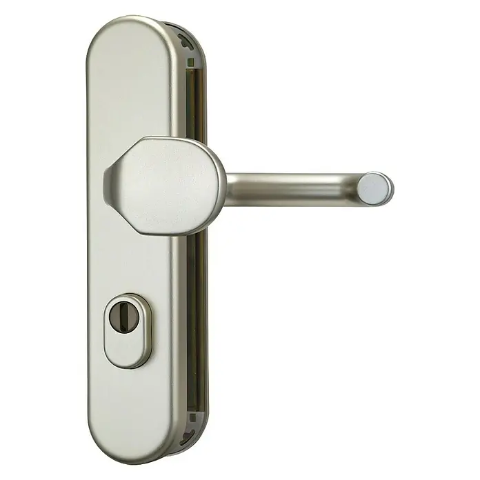 Abus Schutzbeschlag KLZS714 - Wohnungsabschlusstür, Neusilber F2, Knopf außen, Drücker innen, Stärke Tür: 37 mm - 47 mm - Nahaufnahme eines Türgriffs aus gebürstetem Metall mit länglicher Platte und ovalem Knauf, der moderne Eleganz und Funktionalität vereint.