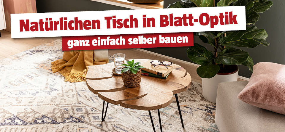 Selbstgemachter Beistelltisch in Monstera-Blatt Form im Wohnzimmer, Titel Natürlicher Tisch in Blatt-Optik
