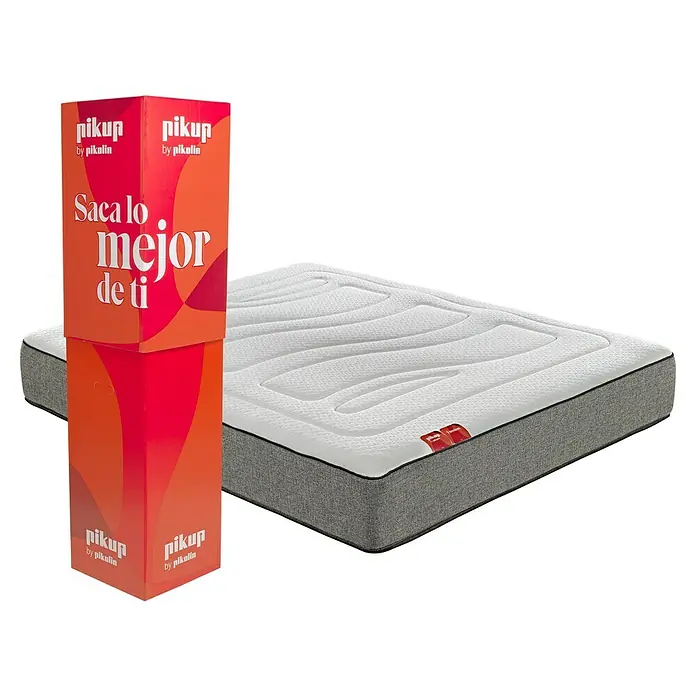 Pikolin Colchón PikUp Fussion - Largo: 190 cm, Ancho: 90 cm, Altura: 27 cm, Muelles ensacados y Viscoelástica, Se entrega enrollado - Primer plano de un colchón Pikolin con la caja Pikup correspondiente, que muestra el logotipo y el eslogan de la marca.