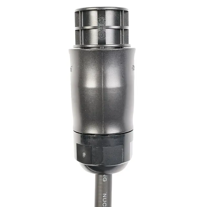 Wechselrichter SUN-M80G4-EU-Q0 - 0% MwSt. (gem. § 12 Abs. 3 UStG) - Leistungsaufnahme: 800 W - Nahaufnahme einer schwarzen Kabelverschraubung. Das Produkt ist robust und für verschiedene Anwendungen geeignet.