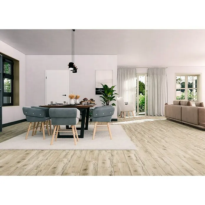 Feinsteinzeugfliese Essenza - 20 x 120 cm, Bianco, Matt - Ein einladender Essbereich mit einem Holztisch und grauen Stühlen auf einem flauschigen Teppich, beleuchtet von einer modernen Pendelleuchte.