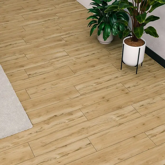 Feinsteinzeugfliese Essenza - 30 x 120 cm, Caldo, Matt - Nahtloser Übergang: Die warmen Holztöne des Vinylbodens schaffen eine einladende Atmosphäre in jedem Raum und ergänzen das moderne Interieur.