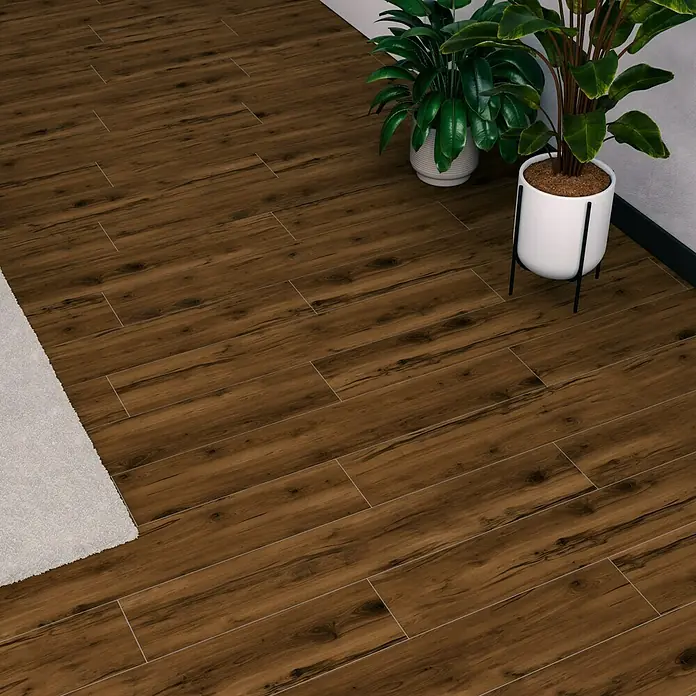 Feinsteinzeugfliese Essenza - 20 x 120 cm, Marrone, Matt - Elegante Holzbodenfliesen in warmen Brauntönen schaffen eine gemütliche Atmosphäre im Raum. Perfekt für ein stilvolles Zuhause.