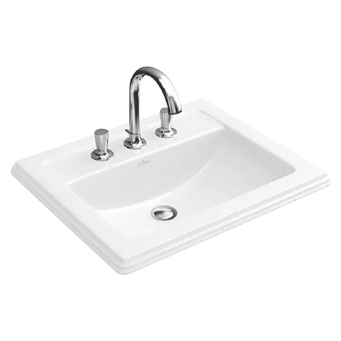 Villeroy & Boch Hommage Einbauwaschbecken - 63 x 52 cm, Mit schmutzabweisender Glasur, Hahnloch: Mitte, Anzahl Hahnlöcher: 3, Weiß - Das Bild zeigt ein Aufsatzwaschbecken in Weiß mit einer Armatur und einem Ablaufventil, ideal für moderne Badezimmer.