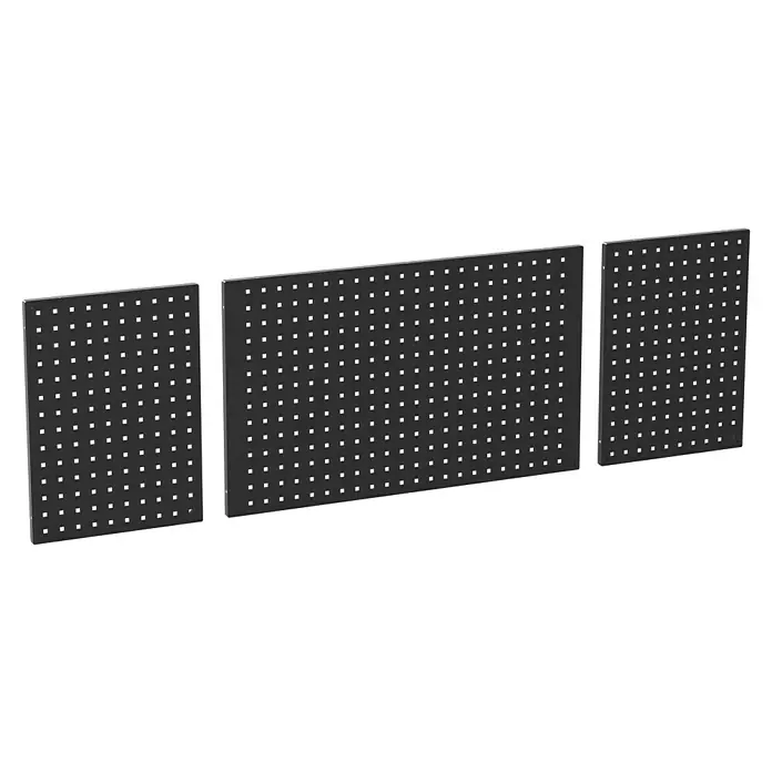 Güde Lochwand-Set 1709 XL - B x H: 2 x 55 cm, 3 -tlg. - Das Bild zeigt eine Nahaufnahme von drei rechteckigen, dunklen Paneelen, die leicht geneigt angeordnet sind und eine subtile Textur aufweisen.