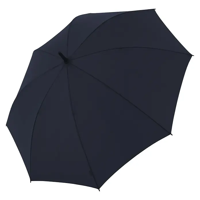 Doppler Regenschirm Zero - Deep Blue, Durchmesser Bespannung: 128 cm, Länge: 96 cm - Nahaufnahme eines geschlossenen Marine-Regenschirms mit einem dunklen Griff und einem schwarzen Hintergrund, der vor Regen schützt.