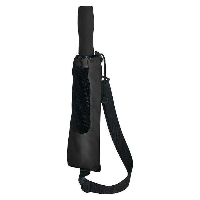 Doppler Taschenschirm Fiber Golf Trekking - Uni Black, Durchmesser Bespannung: 121 cm, Länge: 40 cm - Nahaufnahme einer schwarzen Golftasche mit Tragegurt und Netzseitentasche vor dunklem Hintergrund.