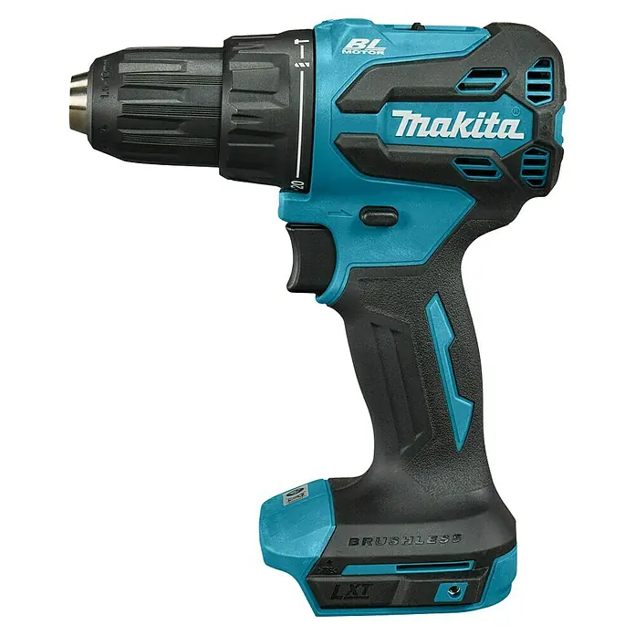 Makita LXT 18V Taladro atornillador percutor de batería DHP490Z - 18 V - Primer plano de un taladro inalámbrico Makita con un diseño azul y negro, destacando el mandril y los detalles de control.