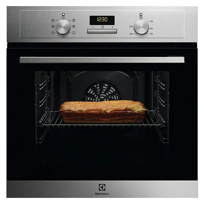 Electrolux Horno empotrado EOH3H00BX - Número de tipos de calentamiento: 7 ud., Volumen horno: 65 l - Horno empotrable de acero inoxidable con lasaña dentro. El dispositivo muestra la hora 12:30 y los controles de temperatura son visibles.