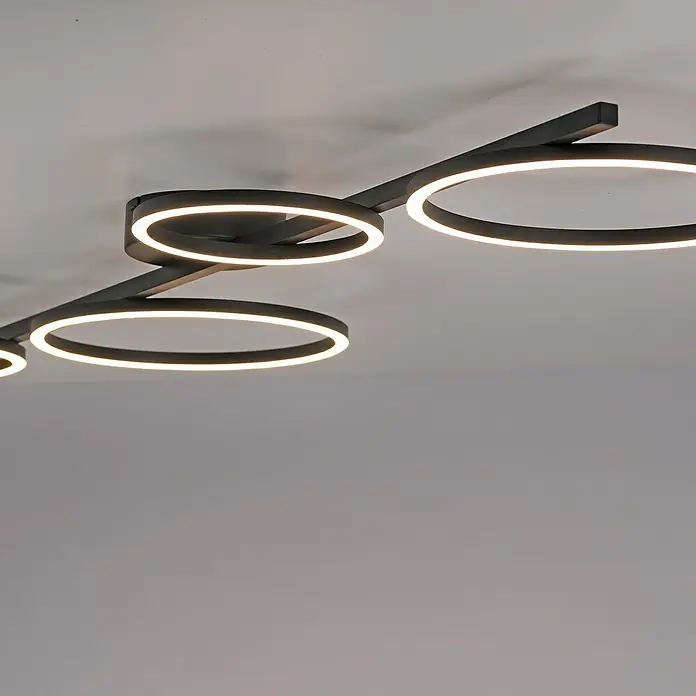 Just Light LED-Deckenleuchte Mini Ritus - 36 W, L x B x H: 120 x 42 x 7 cm, Schwarz, Warmweiß - Deckenleuchte mit modernem Design, bestehend aus schwarzen Ringen mit integrierten LED-Lichtern, die ein warmes, einladendes Licht ausstrahlen.